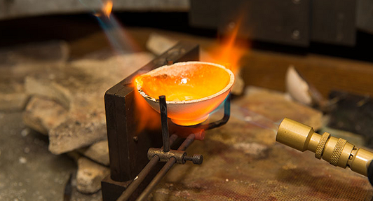 چگونه گرما باعث میشود آهن ذوب شود؟
