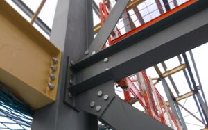 بررسی اتصالات تیرآهن در سازه های فولادی از نوع پیچی